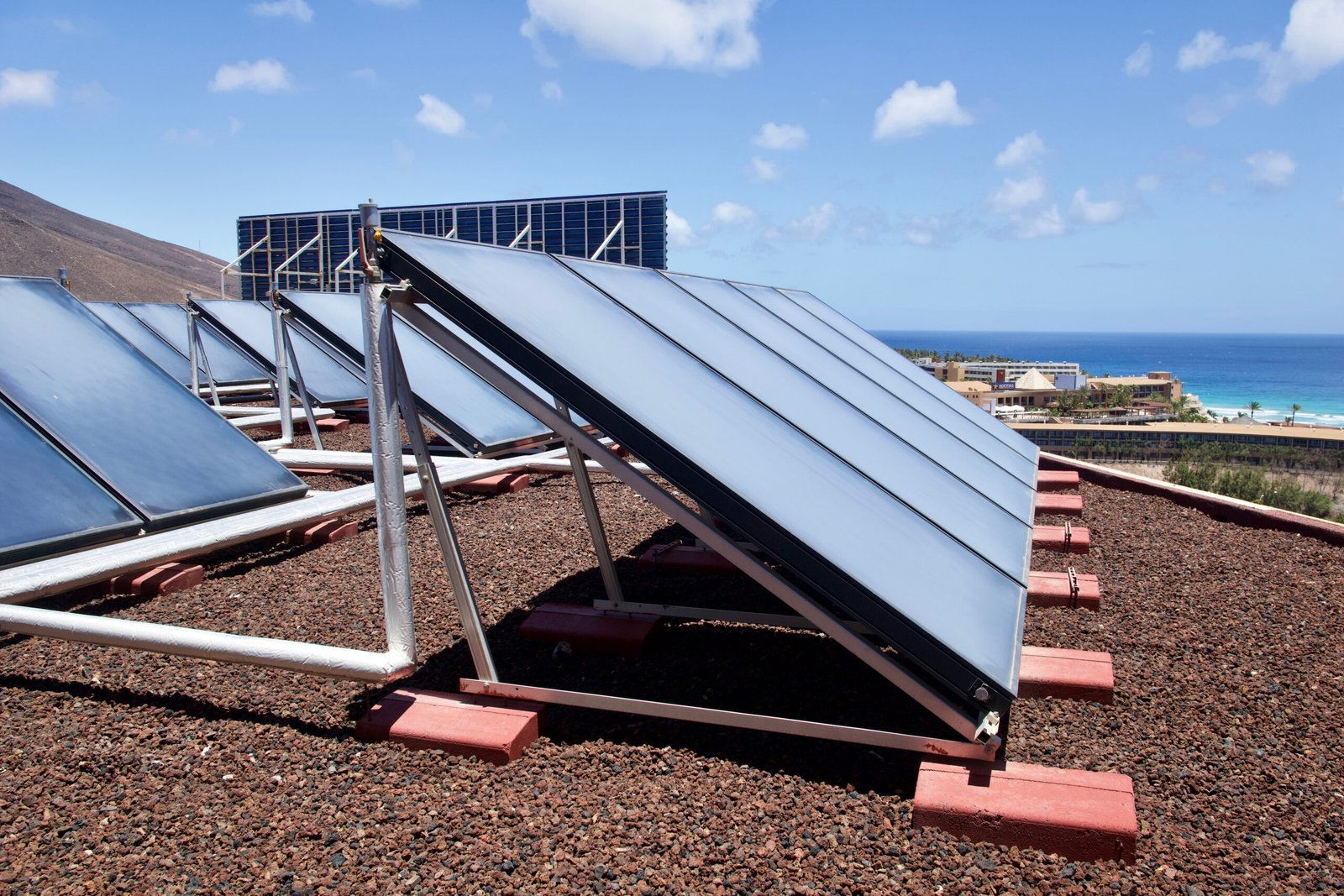 Accessoires solaires indispensables pour une installation photovoltaïque fiable