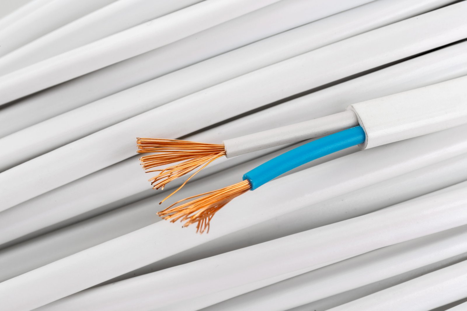 Câble rigide vs câble souple : différences, usages et normes à connaître