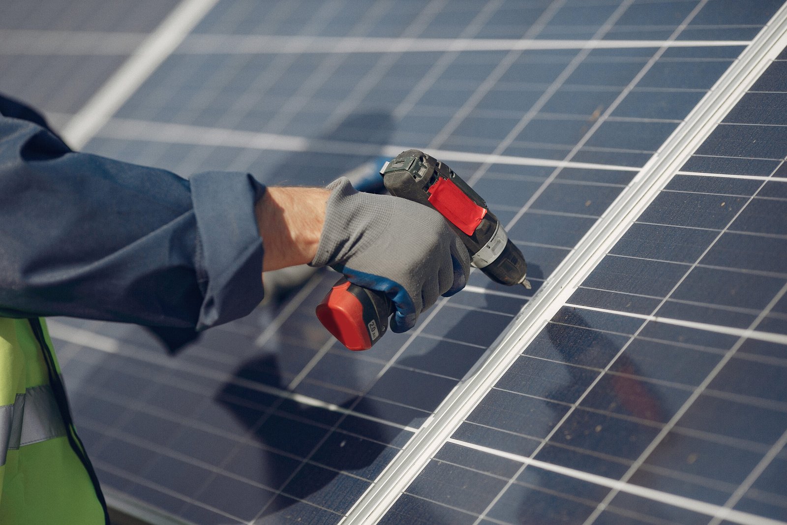 Accessoires solaires indispensables pour une installation photovoltaïque fiable