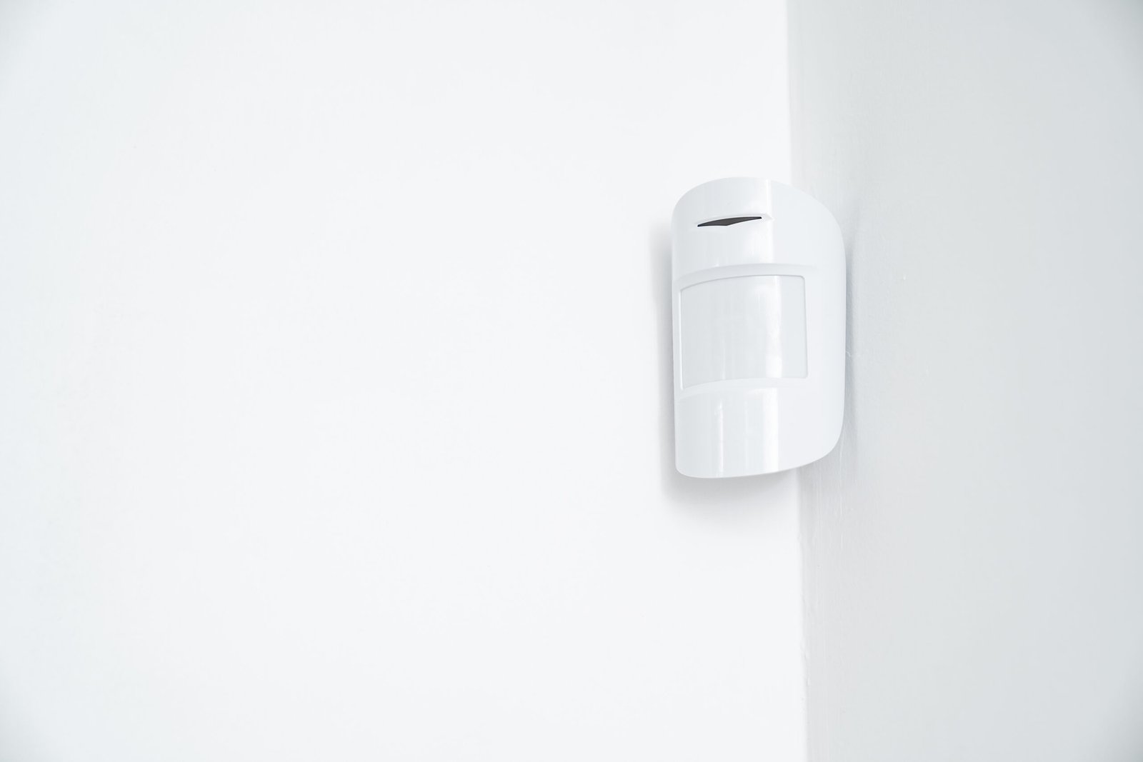 Détecteur de mouvement connecté : installation et intégration à votre maison intelligente