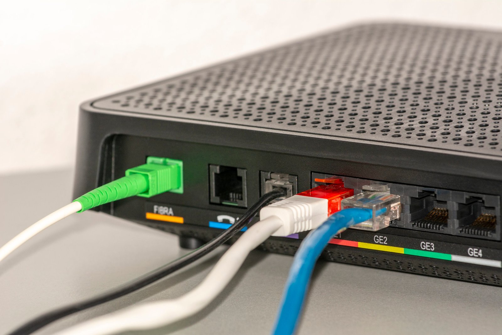 Switch réseau pour maison connectée : pourquoi et comment câbler en ethernet ?