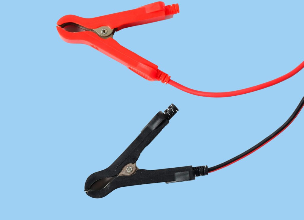 Câbler une batterie OPzV : guide technique pour une installation longue durée