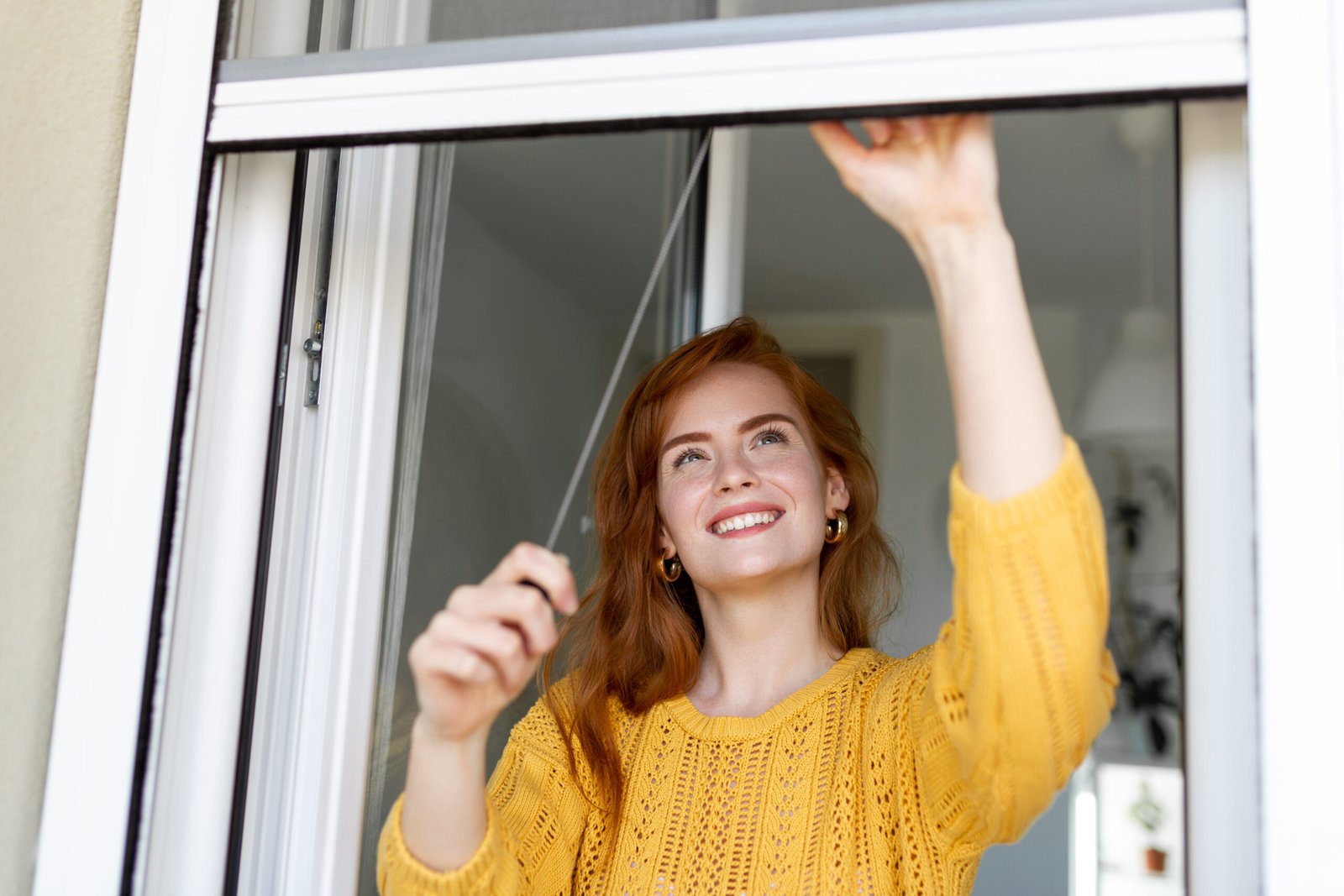 Moustiquaire enroulable sur mesure : guide d'achat et pose sans percer