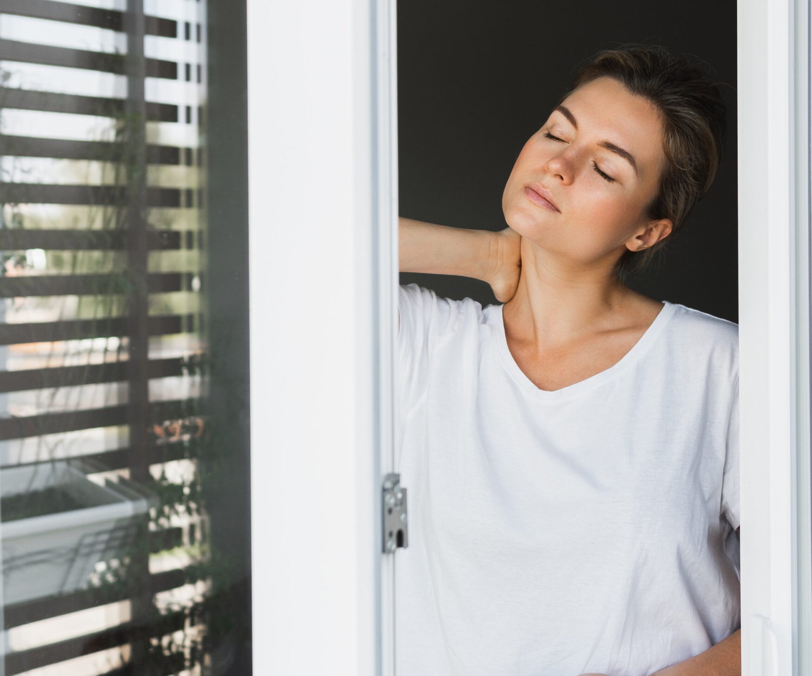 Moustiquaire enroulable sur mesure : guide d'achat et pose sans percer